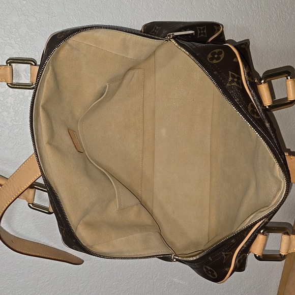 Louis Vuitton Monogram Manhattan GM - Picture 12 of 17